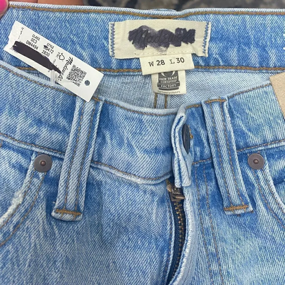 Madewell Relaxed Taper Jeans in Becklow Wash